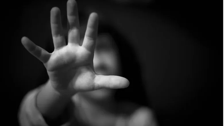 Percheziții în Galați într-un dosar de pornografie infantilă. Cinci persoane au fost reținute