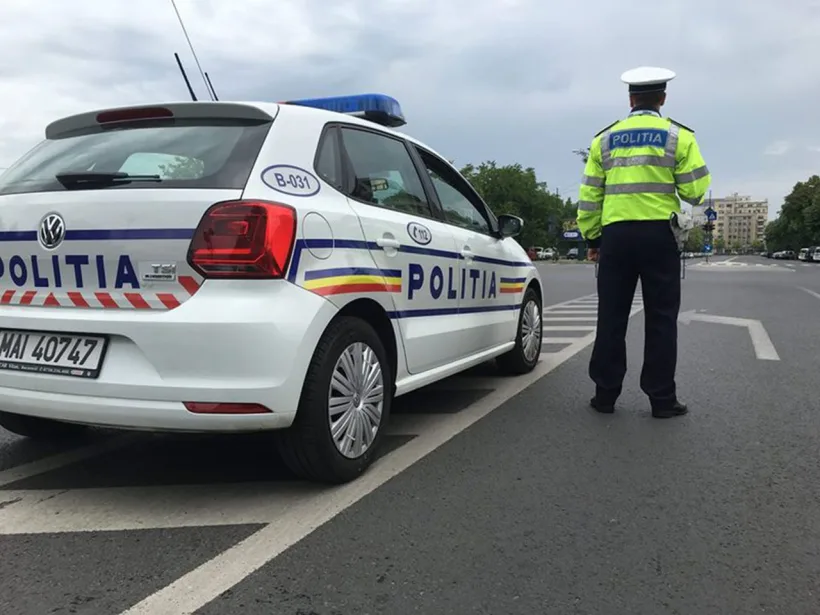 Un șofer de 85 de ani a intrat cu mașina în parapetul de protecție de pe marginea unui drum din Galați
