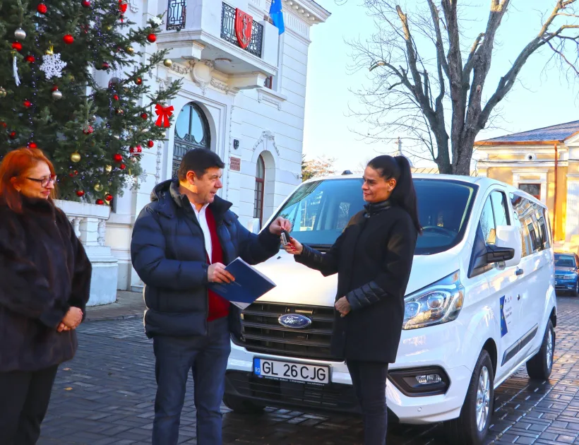 Costel Fotea: Am dotat Spitalul Tg. Bujor cu un microbuz pentru transportul medicilor