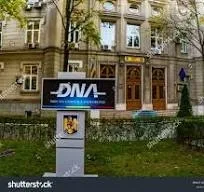 Mita ca o cracatiţă care îşi întinde tentaculele peste tot