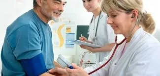 Toți românii vor beneficia de servicii medicale prin Casa de Asigurări de Sănătate, cel puțin la nivel minim