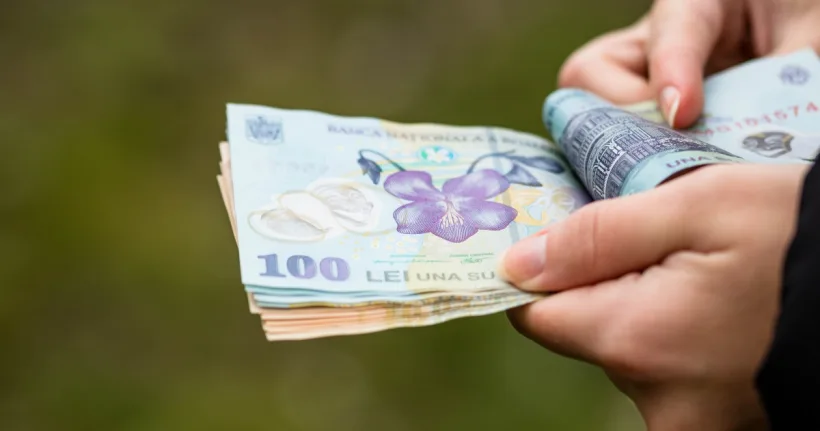 Salariul de bază minim brut pe țară garantat în plată, majorat la 3.700 de lei, de la 1 iulie