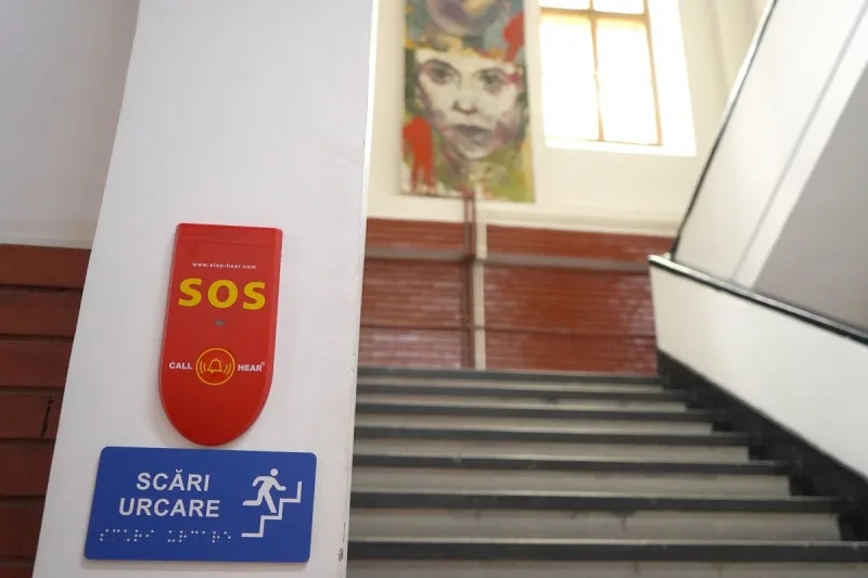 Indicatoare tactile, pentru persoane cu dizabilități, la UDJG