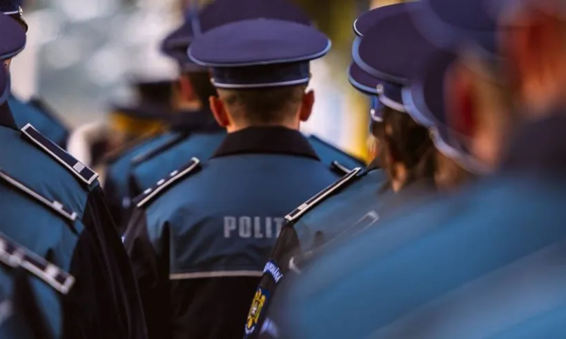 Pistol și mai multe gloanțe, găsite la o pubelă de gunoi în Galați