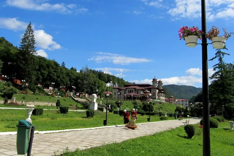 Sperietura trasă de o familie de gălățeni, aflată în vacanță la Slănic Moldova