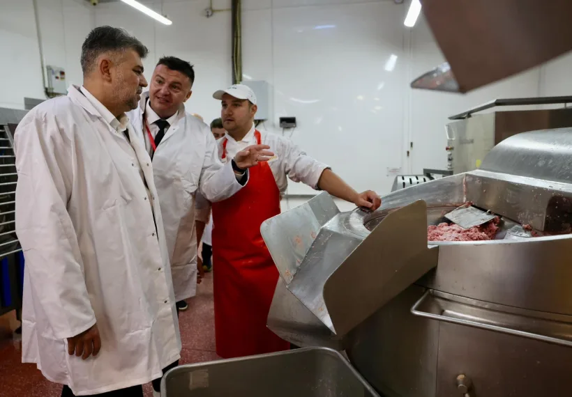 Premierul Ciolacu: Doar dezvoltând fabricile de procesare românești putem avea mâncare sănătoasă