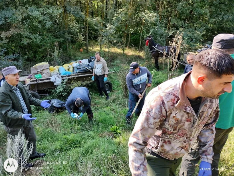 Peste două tone de deșeuri strânse din pădurile Galațiului, de „Ziua Națională de curățenie”