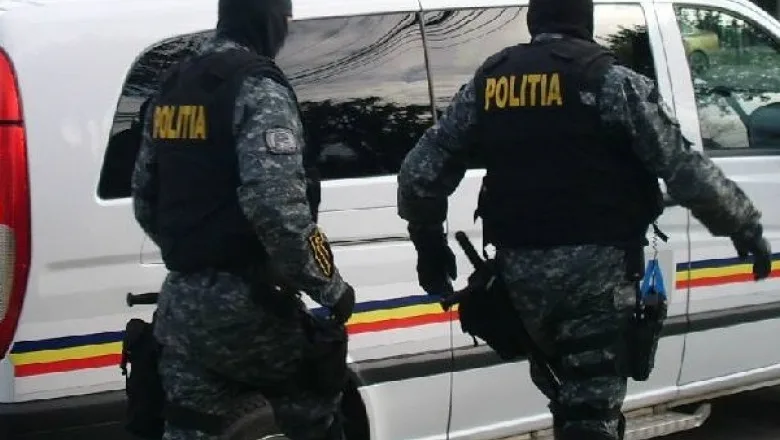 Descinderi de amploare în Galați, la casele a 14 indivizi: au fost găsite arme albe și mercur