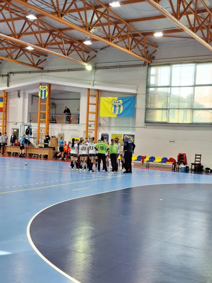 Handbalistele de la CSM Galaţi îşi fac temele pentru baraj