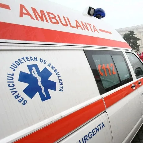 O ambulanță a Spitalului Municipal din Tecuci, implicată într-un accident