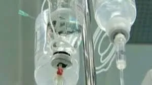 Criză în spitale, din cauza lipsei serului fiziologic
