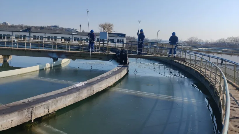 Apă Canal sparge gheața de la decantoarele Uzinei de Apă Galați