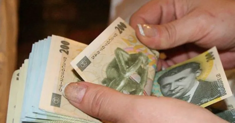 Bugetarii din direcțiile de sănătate publică și din prefecturi vor primi un spor de cel puțin 30%