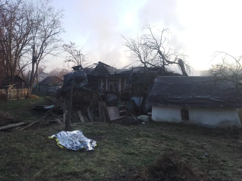 Un bărbat a murit într-un incendiu în județul Galați. Casa s-a făcut scrum
