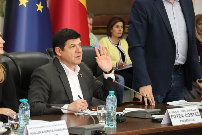 Contract semnat pentru încă 30 de microbuze hibride destinate transportului elevilor din comunele județului Galați