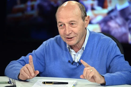 Băsescu: "Fiecare pensionar este FURAT de Guvernul PNL!"