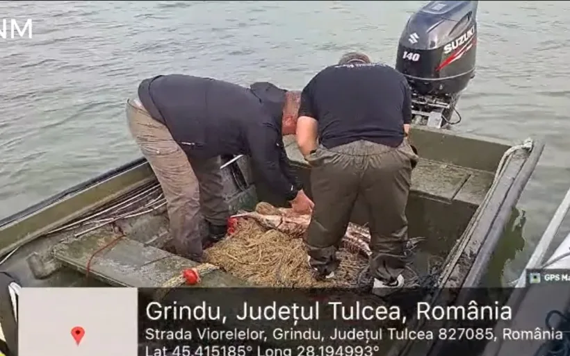 Plase ilegale de pescuit lungi de 1,3 km, confiscate de Garda de Mediu în apropiere de Galați
