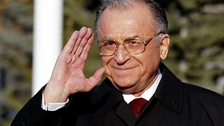 Ion Iliescu rămâne la terapie intensivă sub supravegherea echipei medicale multidisciplinare