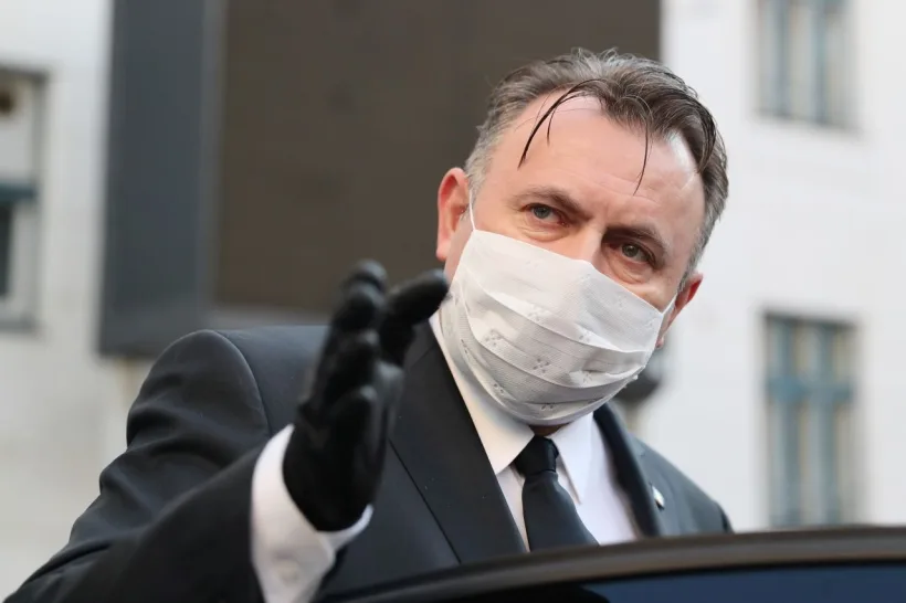 Ministrul Tătaru spune că își va trimite copilul de 10 ani la școală din septembrie