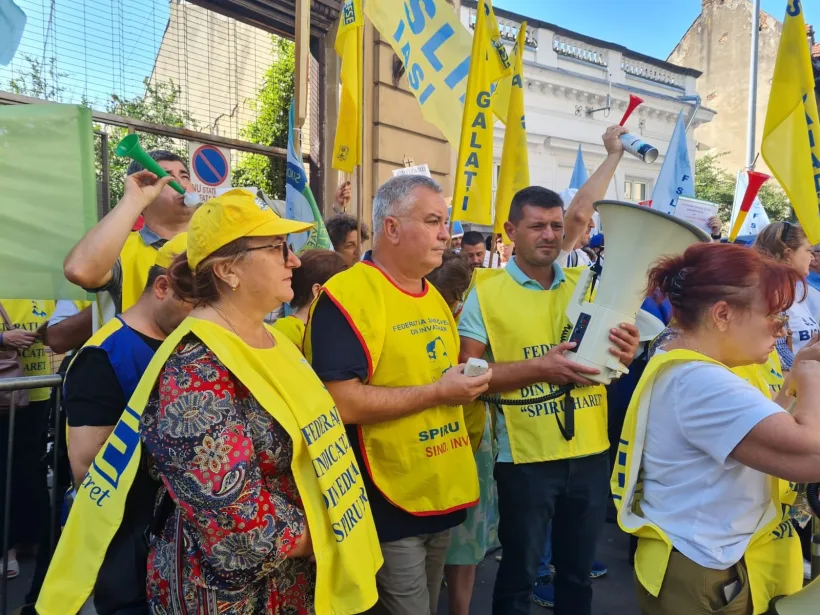 Anul școlar este blocat de profesori: „Continuăm protestele, pe 8 septembrie, școala nu va începe”