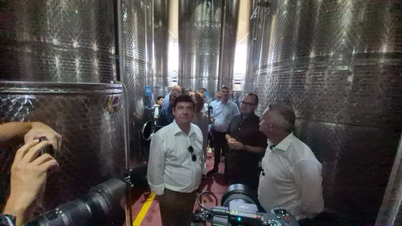 Tradiție și inovație, la Galați. Costel Fotea: Sprijin pentru viticultura gălățeană. Crama Bratu, un exemplu de succes