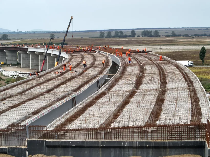 Premierul Bolojan dă asigurări că Autostrada Moldovei nu va pierde finanțarea: Este inclusă în PNRR