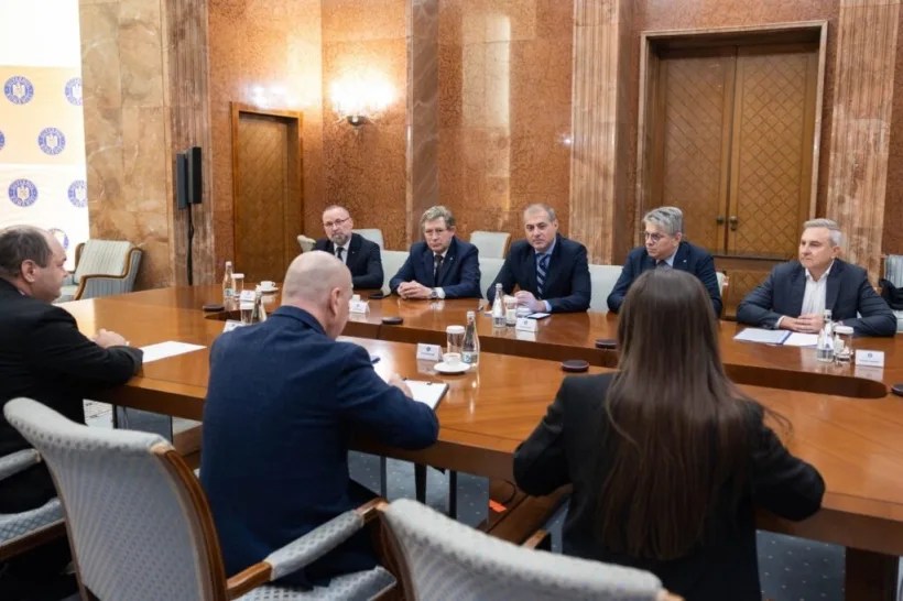 Impozitul pe cifra de afaceri și salariul minim, discutate de premierul Bolojan cu reprezentanții IMM-urilor