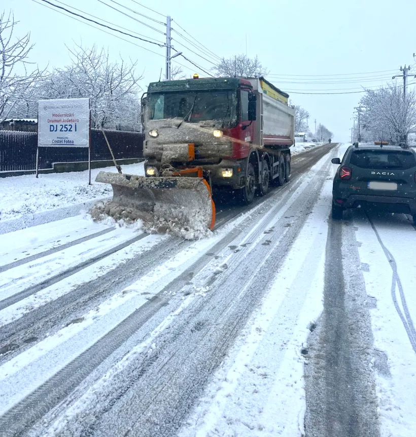 Condiții de iarnă pe drumurile județene, recomandări pentru șoferi
