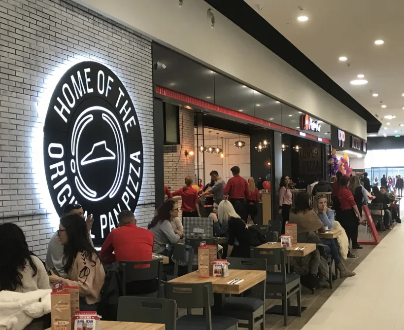 Pizza Hut închide șapte restaurante