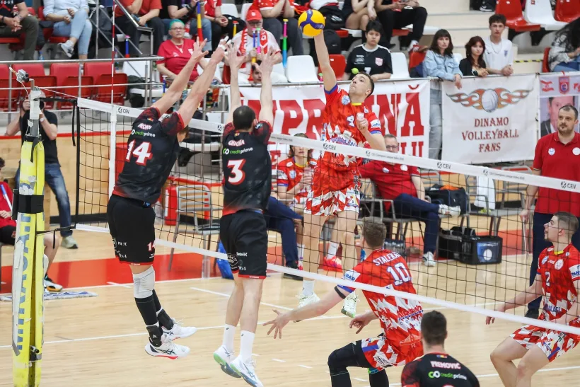 CSM Arcada Galaţi la egalitate cu Dinamo în finală