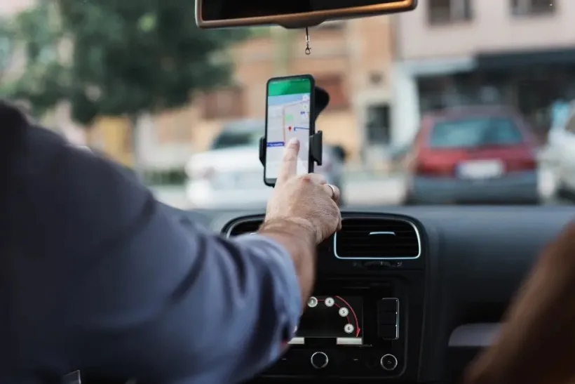 Muncă „la negru”. Amenda maximă, de un milion de lei, pentru o firmă de transport alternativ din Galați