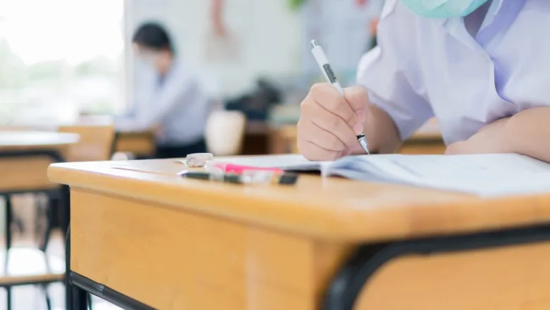 Elevii de clasa a VI-a intră în focul evaluărilor. Prima probă: Limba română