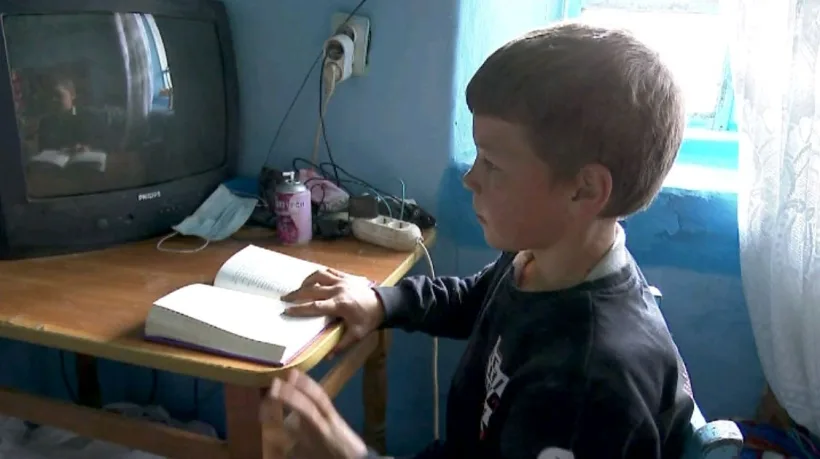 Salvați Copiii: În comunitățile vulnerabile, nu există o educație a copiilor sau a cadrelor didactice de a comunica pe platformele online
