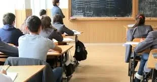 Directorii de școli să fie aleși prin vot de profesorii titulari cu normă întreagă din școlile respective