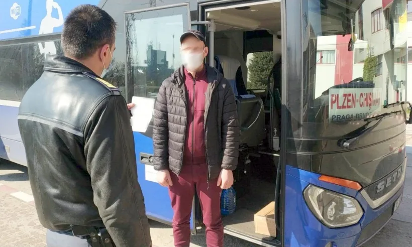 Un bărbat a cumpărat cu 130 de euro un act de identitate fals