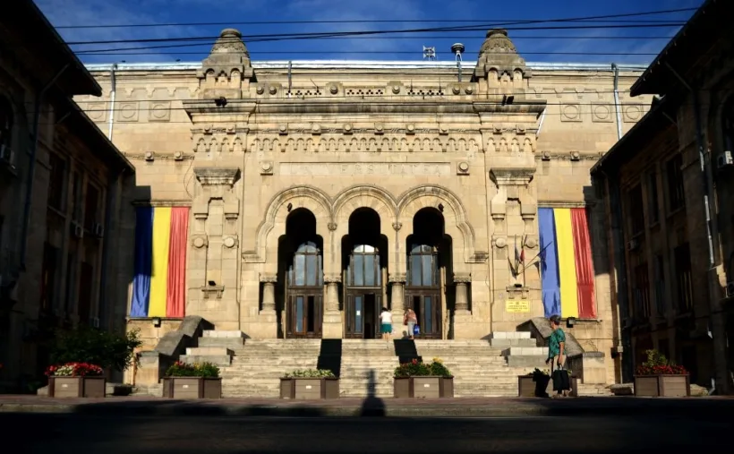 Secție de votare la Universitatea "Dunărea de Jos" pentru alegerile anticipate din Rep.Moldova