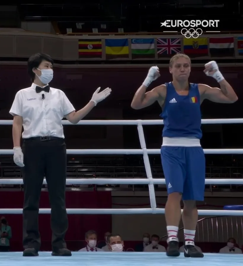 Claudia Nechita boxează cu medalia de bronz pe masă