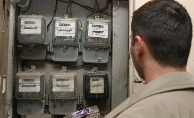 Din 8 noiembrie, datornicii la energie electrică pot fi decuplați pentru neplată
