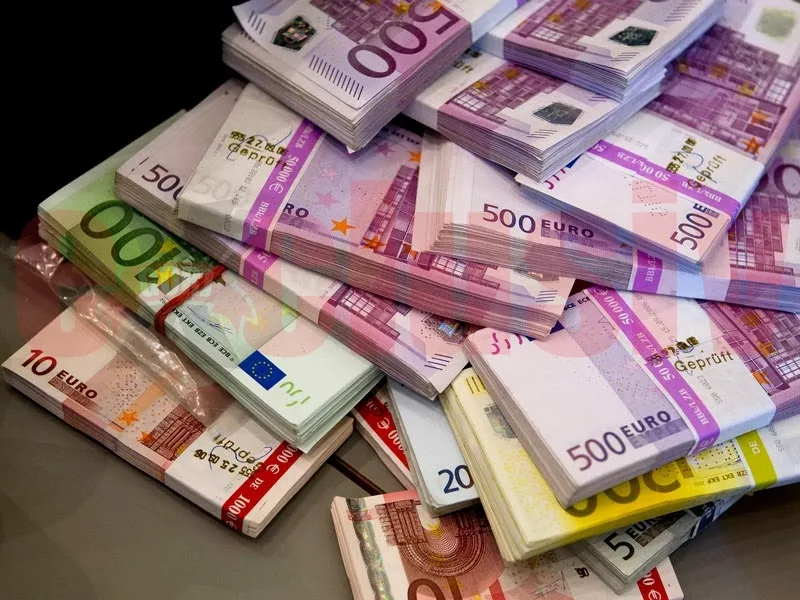 Un munte de bani pentru falsuri