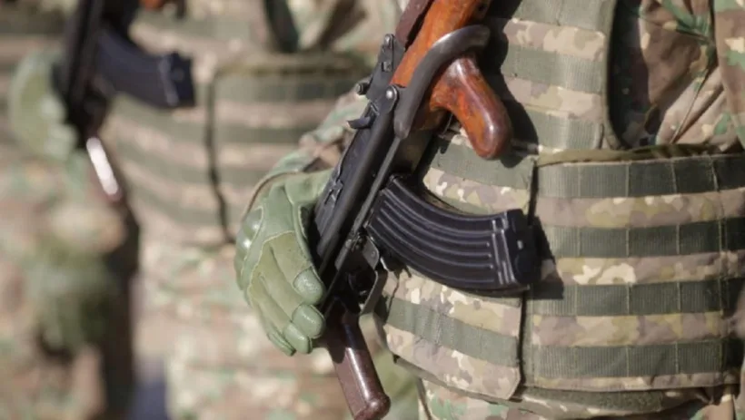 Pistol mitralieră și muniție sustrase prin violență de la un militar aflat în postul de pază