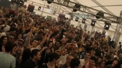 Unde-i festival, n-au cum lipsi drogurile!