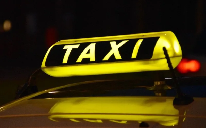 Un șofer de taxi a fost prins drogat la volan