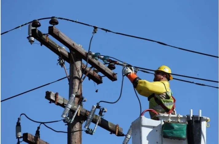 Umbrărești, singura comună din Galați în care mai sunt probleme cu energia electrică după furtuna de marți noaptea