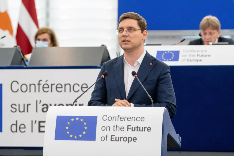 Peste 40.000 de mesaje pentru aderarea României la spațiul Schengen au fost depuse la sediul Consiliului UE de eurodeputatul PSD, Victor Negrescu