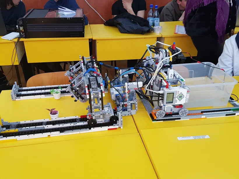 Colegiul gălățean „Al. I. Cuza” organizează concursul „Stelele Științei”