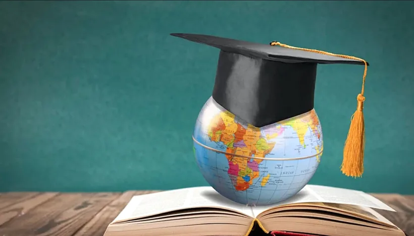 Burse în străinătate pentru stagii de studii universitare