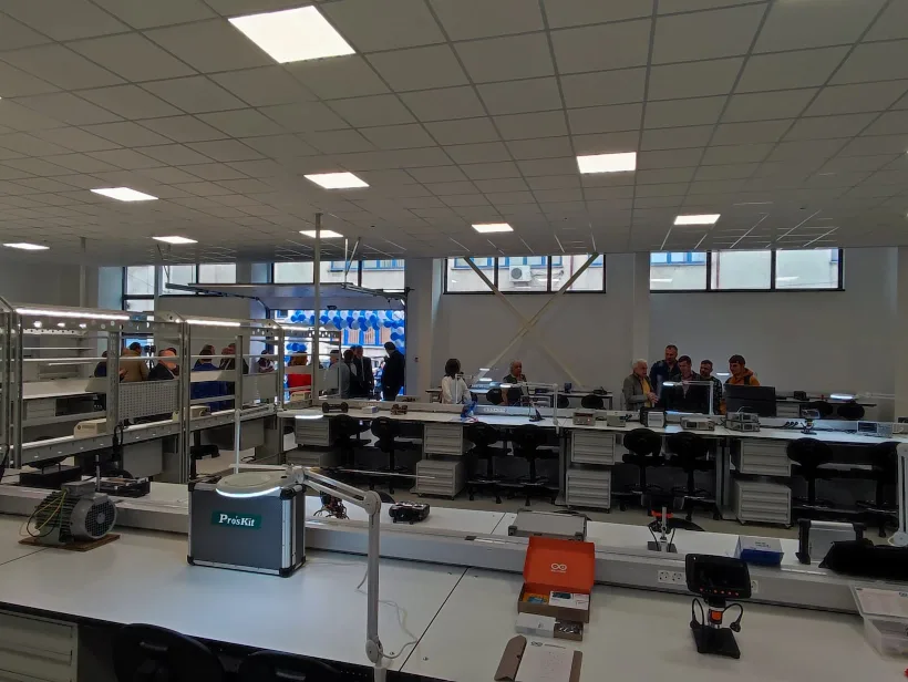Universitatea din Galați are o hală de microproducție pentru inginerie electronică și electrică