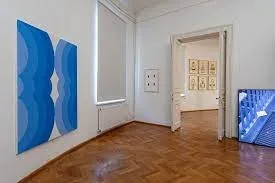 O expoziţie a tinerilor artişti în România