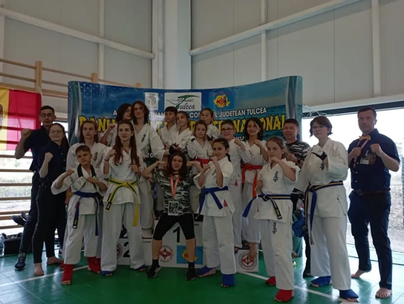 Salbă de medalii pentru gălăţenii de la Triumf Dojo