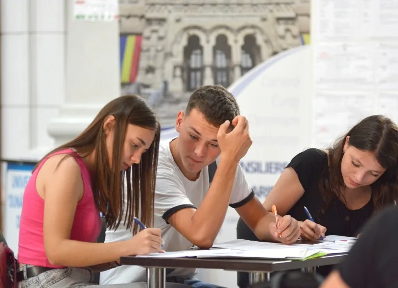 ”Febra” înscrierilor la masteratele UDJG continuă până la sfârșitul lunii